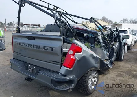 2021 Chevrolet Silverado 1500 4Wd Short Bed Custom z USA, uszkodzony, nr VIN 3GCPYBEKXMG449894